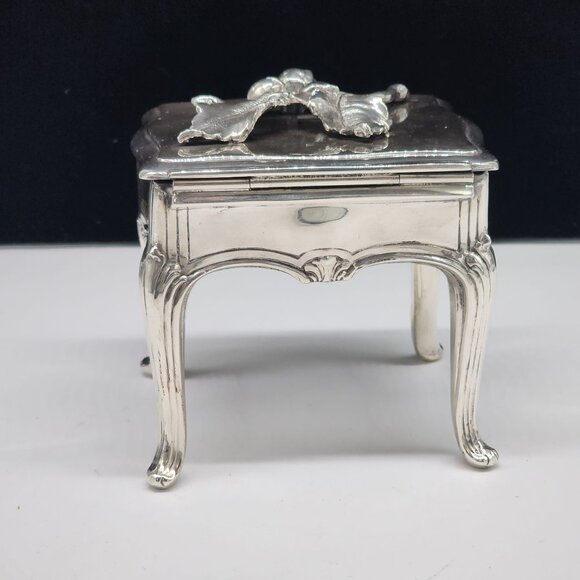 Antique W.B. Mfg 795 Silver Plate Cigarette Box With Floral Berries Curved Legs - Picture 7 of 15